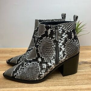 Treasure & Bond Freda Bootie sz 9